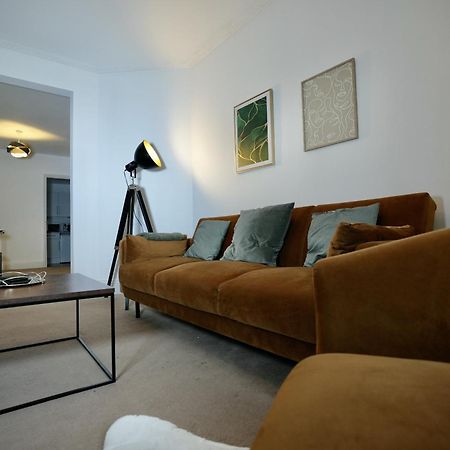 Spacious Two-Bedrooms House, Private Parking, Contractors, Relocators 牛津 外观 照片