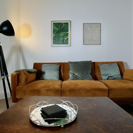 Spacious Two-Bedrooms House, Private Parking, Contractors, Relocators 牛津 外观 照片