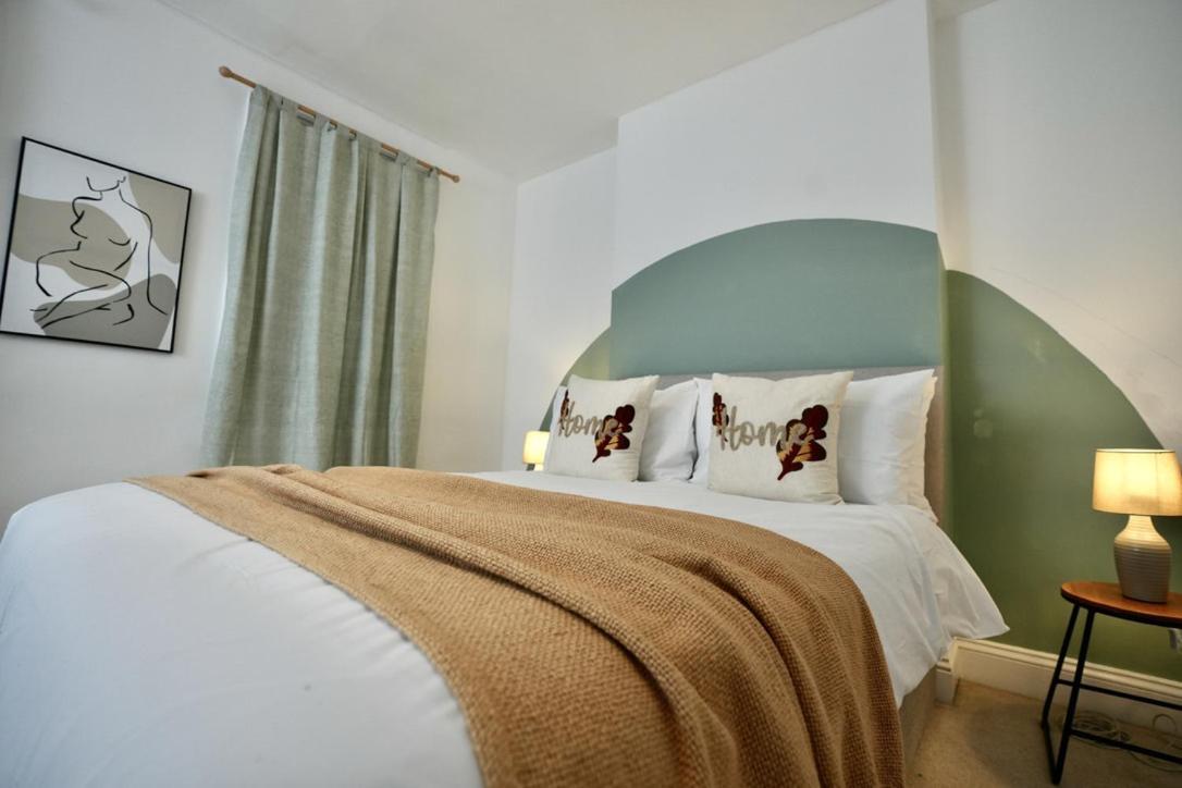 Spacious Two-Bedrooms House, Private Parking, Contractors, Relocators 牛津 外观 照片