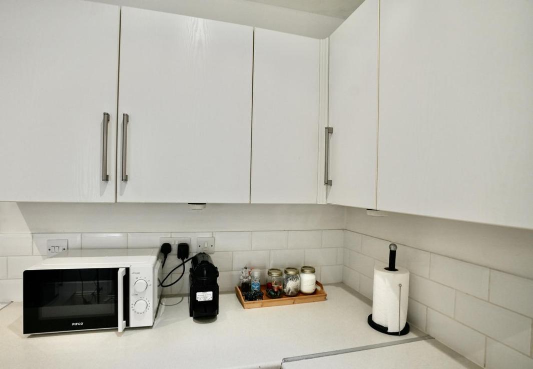 Spacious Two-Bedrooms House, Private Parking, Contractors, Relocators 牛津 外观 照片