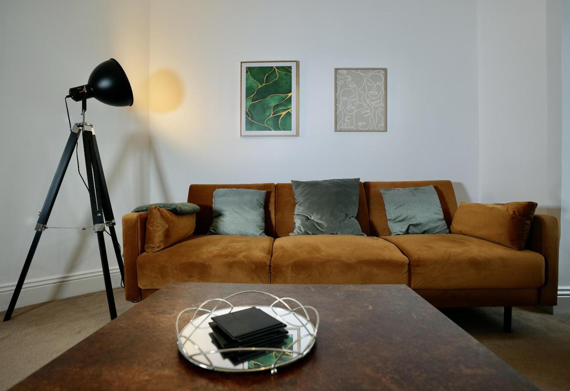 Spacious Two-Bedrooms House, Private Parking, Contractors, Relocators 牛津 外观 照片